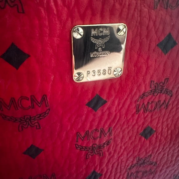 Authentic MCM Large Reversible Liz Shopper in Candy Red. Great Valentine Gift - Picture 11 of 13
